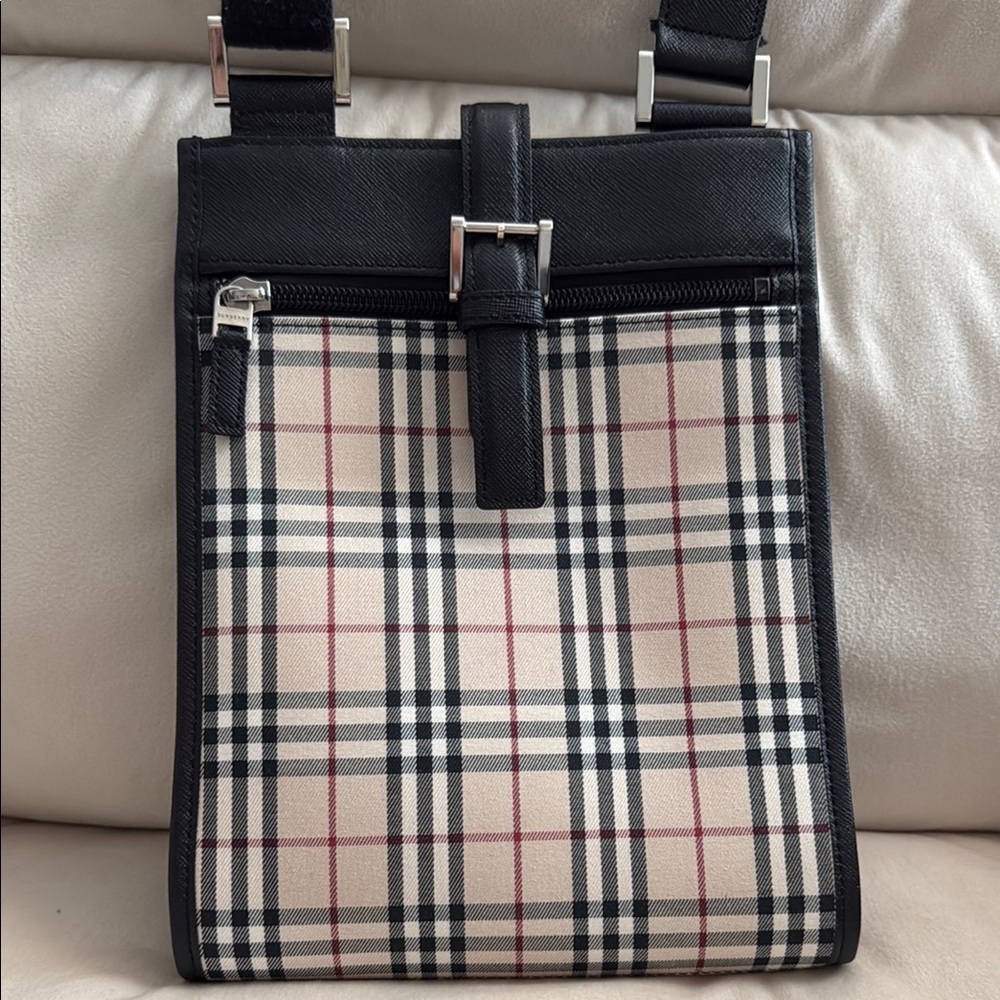 Burberry NOVA check Canvass Crossbody Bag Vintage with
Adjustable Strap